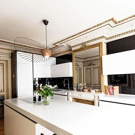 Apartment Veeve - Classical Features In The 9th *