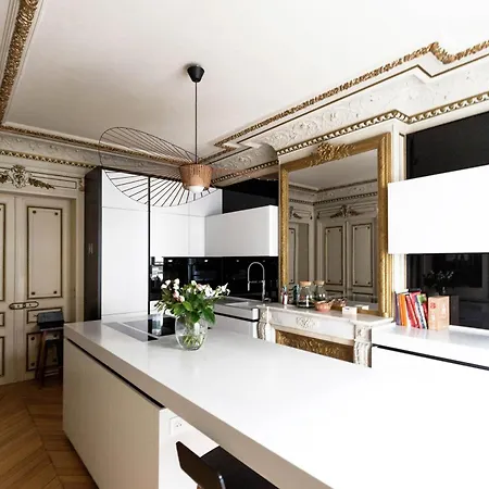 Veeve - Classical Features In The 9th Apartment Paris