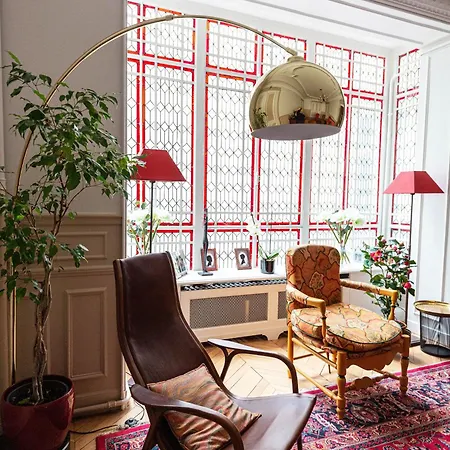 Apartment Veeve - Classical Features In The 9th Paris