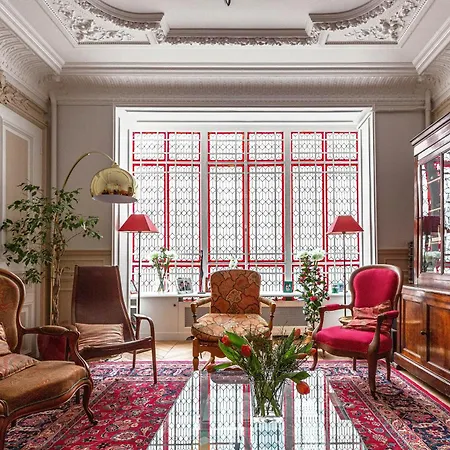 Veeve - Classical Features In The 9th Apartment Paris