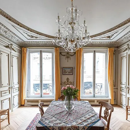 Veeve - Classical Features In The 9th Apartment Paris